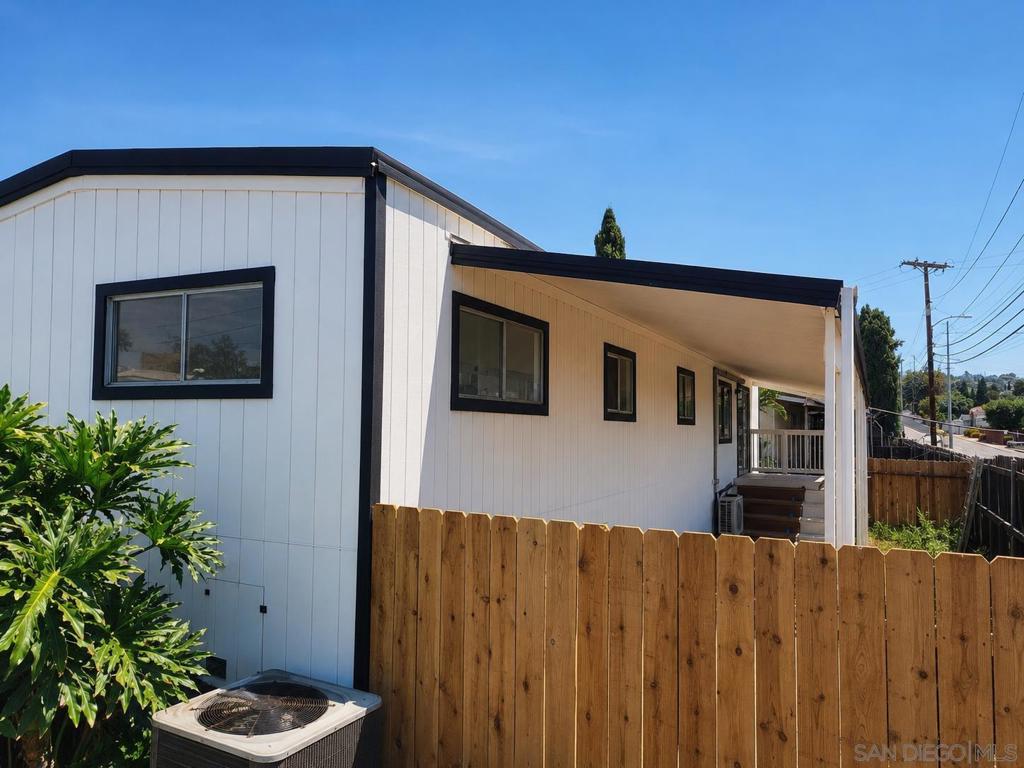 12044 Royal Spc 4 Property Photo 1