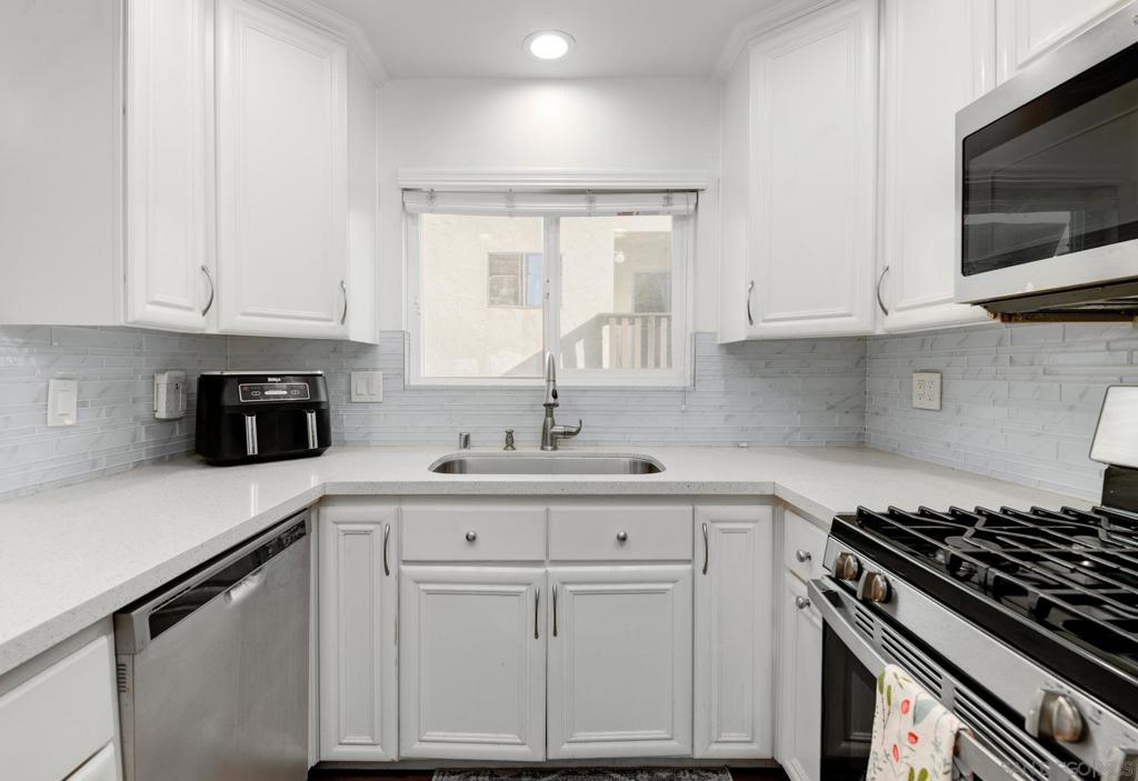 3631 Lemona C Property Photo 8