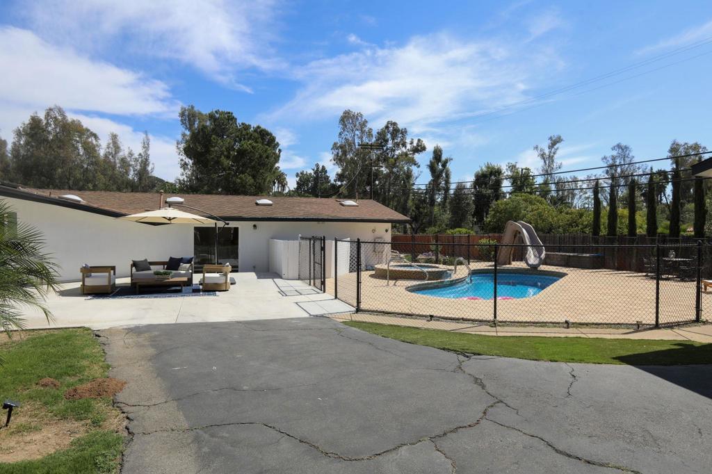 16716 Martincoit Rd Property Photo 44