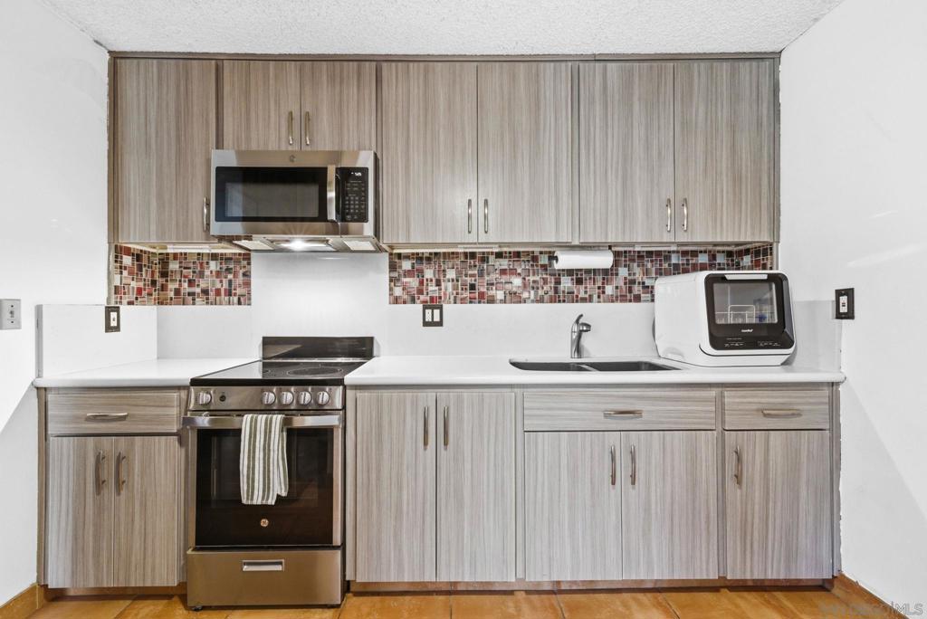 3050 Rue Dorleans 401 Property Photo 4