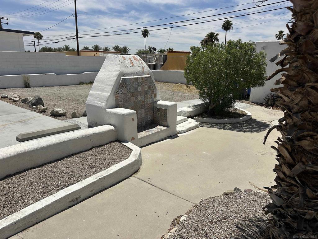 66351 1st Street Property Photo 4