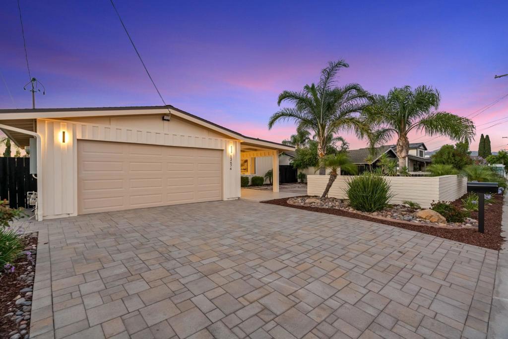 12674 Metate Ln Property Photo 2