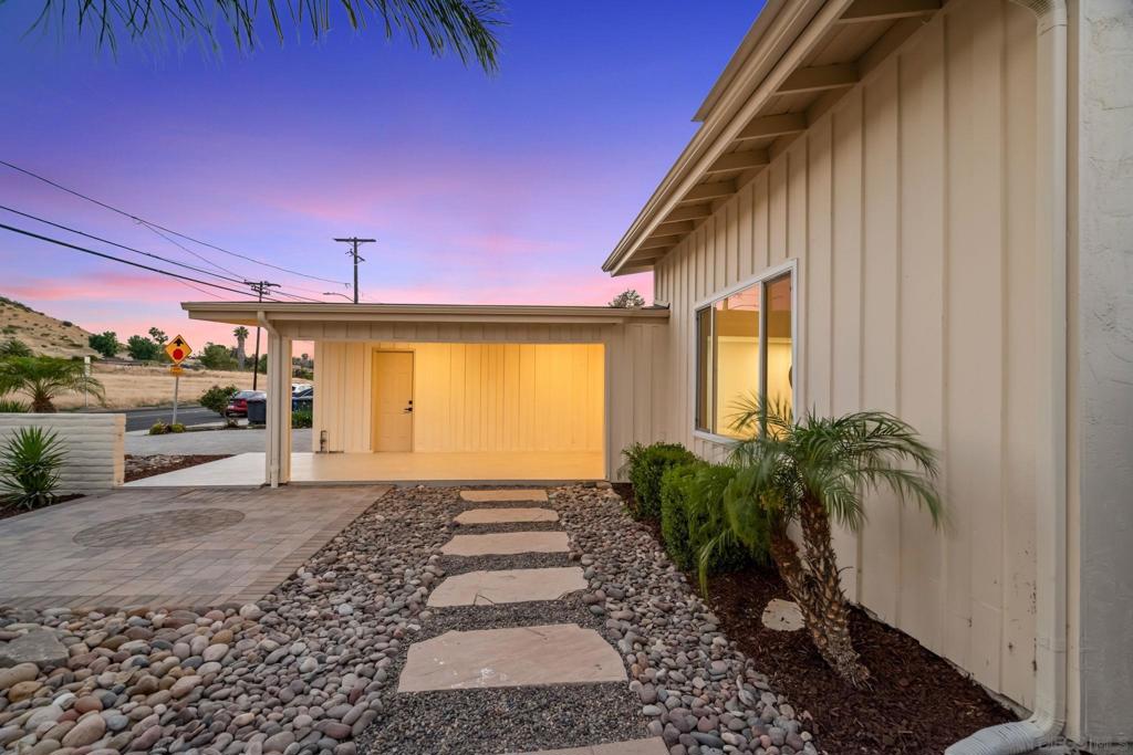 12674 Metate Ln Property Photo 3