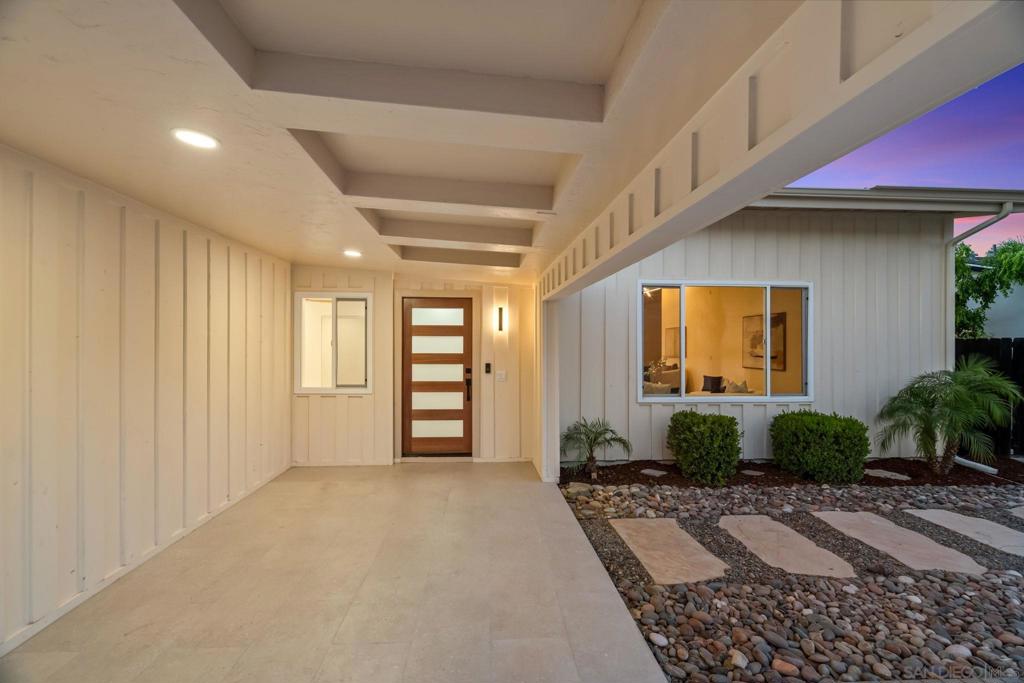 12674 Metate Ln Property Photo 4