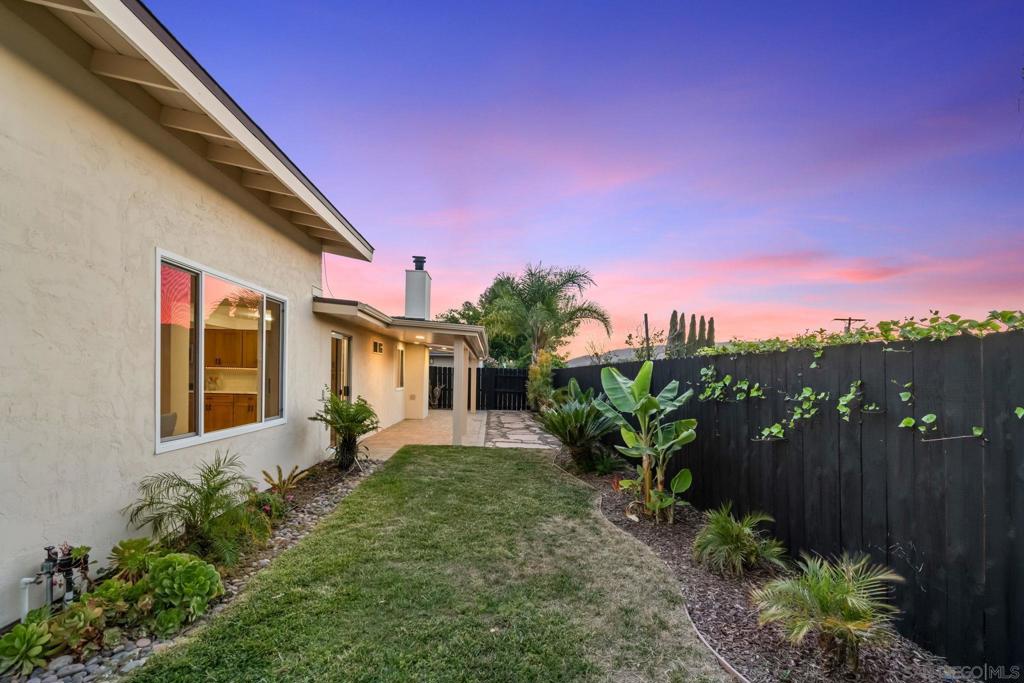 12674 Metate Ln Property Photo 34