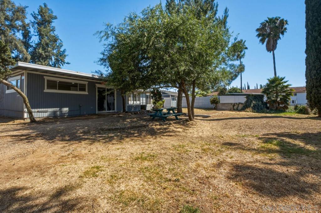 1645 La Brea St. Property Photo 1