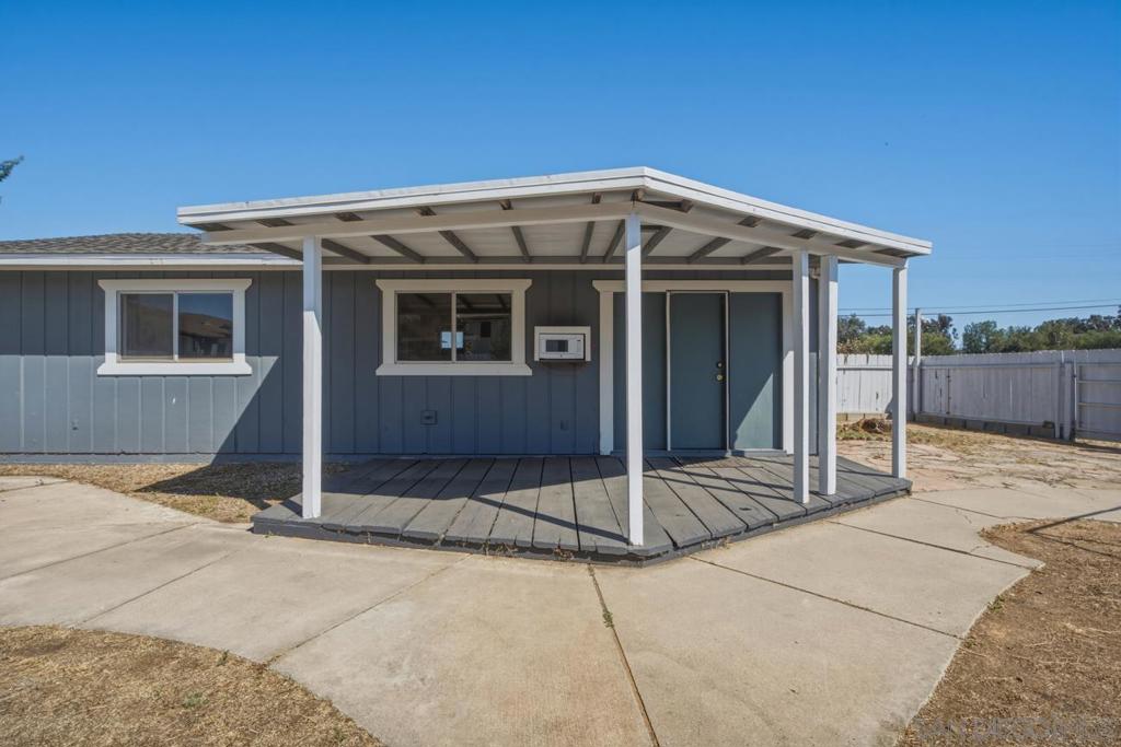 1645 La Brea St. Property Photo 2