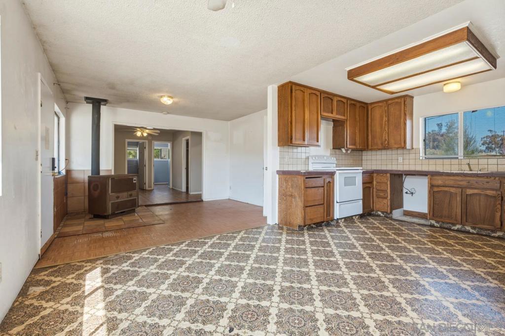 1645 La Brea St. Property Photo 8