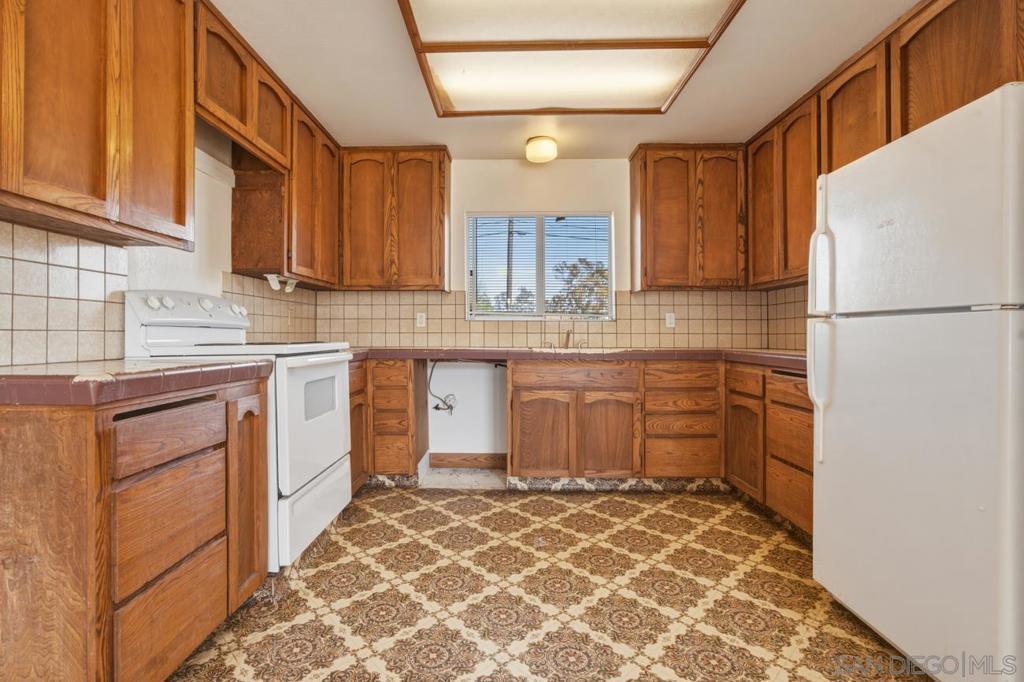 1645 La Brea St. Property Photo 9