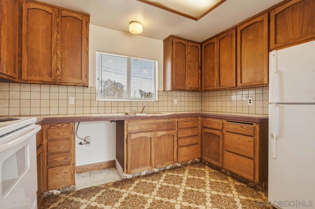 1645 La Brea St. Property Photo 11