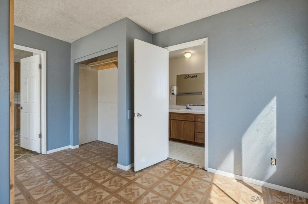 1645 La Brea St. Property Photo 14