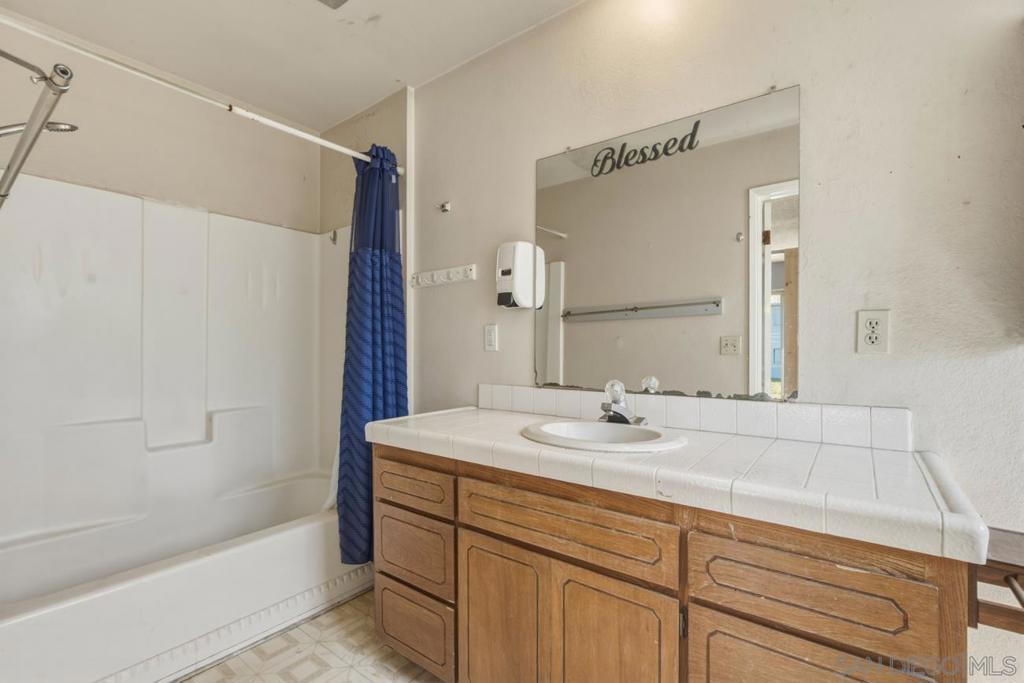 1645 La Brea St. Property Photo 15