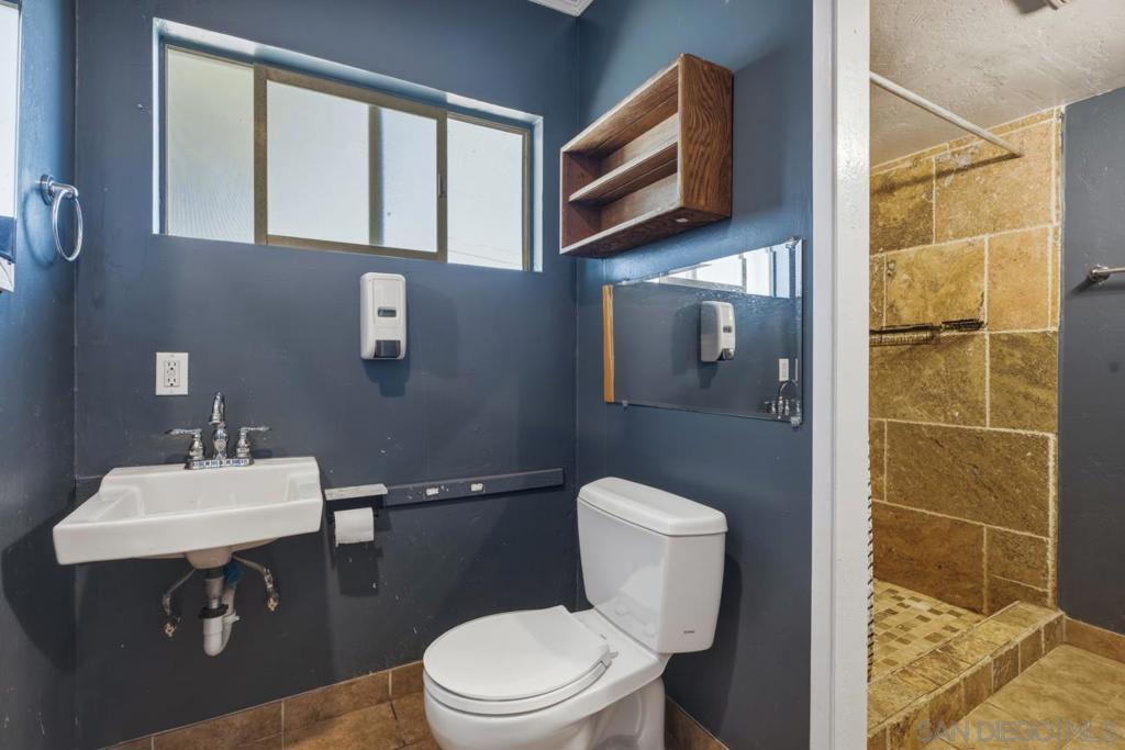 1645 La Brea St. Property Photo 16