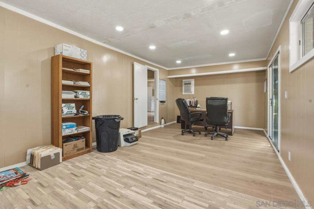 1645 La Brea St. Property Photo 22