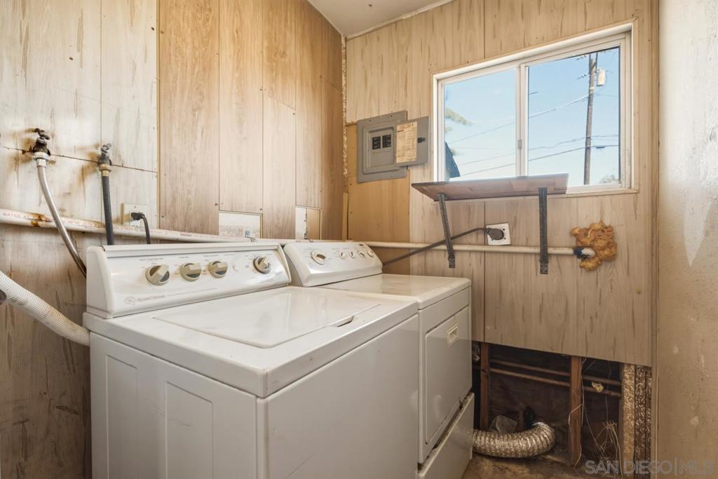 1645 La Brea St. Property Photo 24