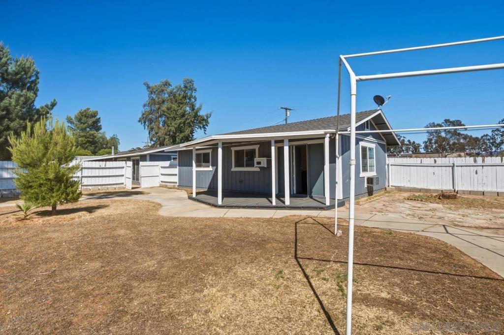 1645 La Brea St. Property Photo 25