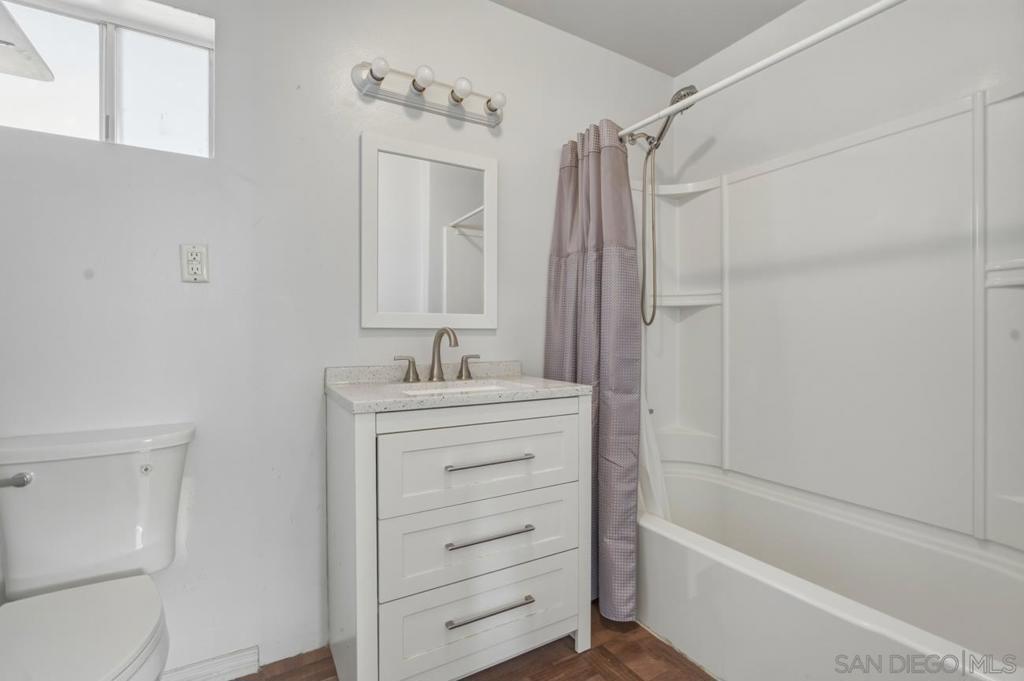 1645 La Brea St. Property Photo 33