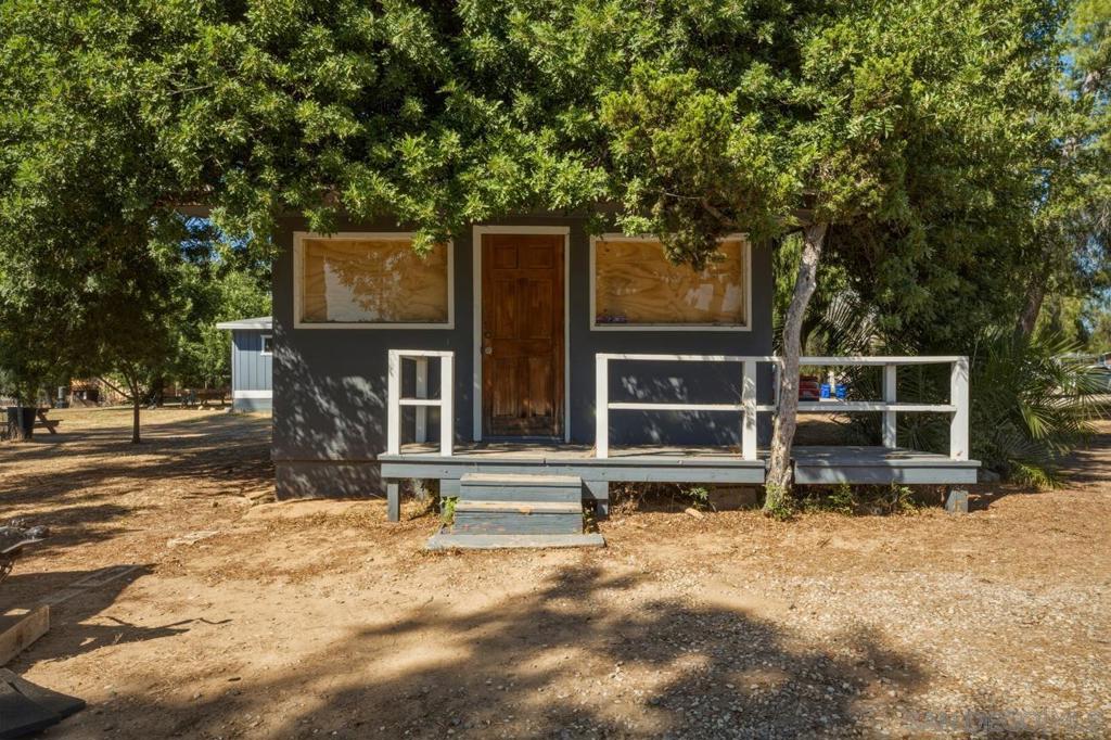1645 La Brea St. Property Photo 40