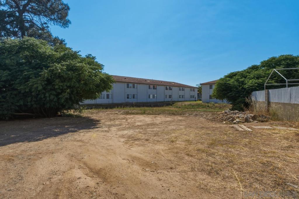1645 La Brea St. Property Photo 41