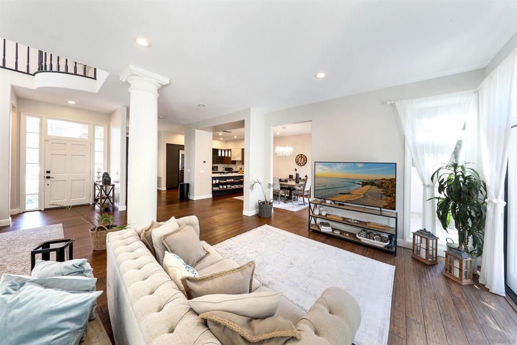 9760 Claiborne Sq Property Photo 12