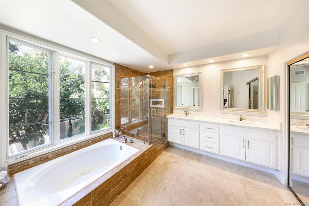 9760 Claiborne Sq Property Photo 18