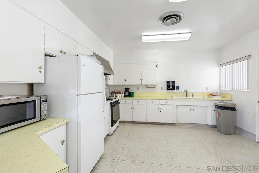 1285 E Washington 51 Property Photo 27