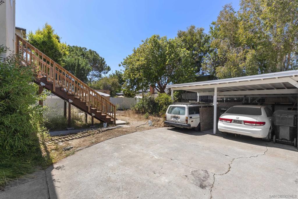 1840 42 Carmelina Property Photo 4