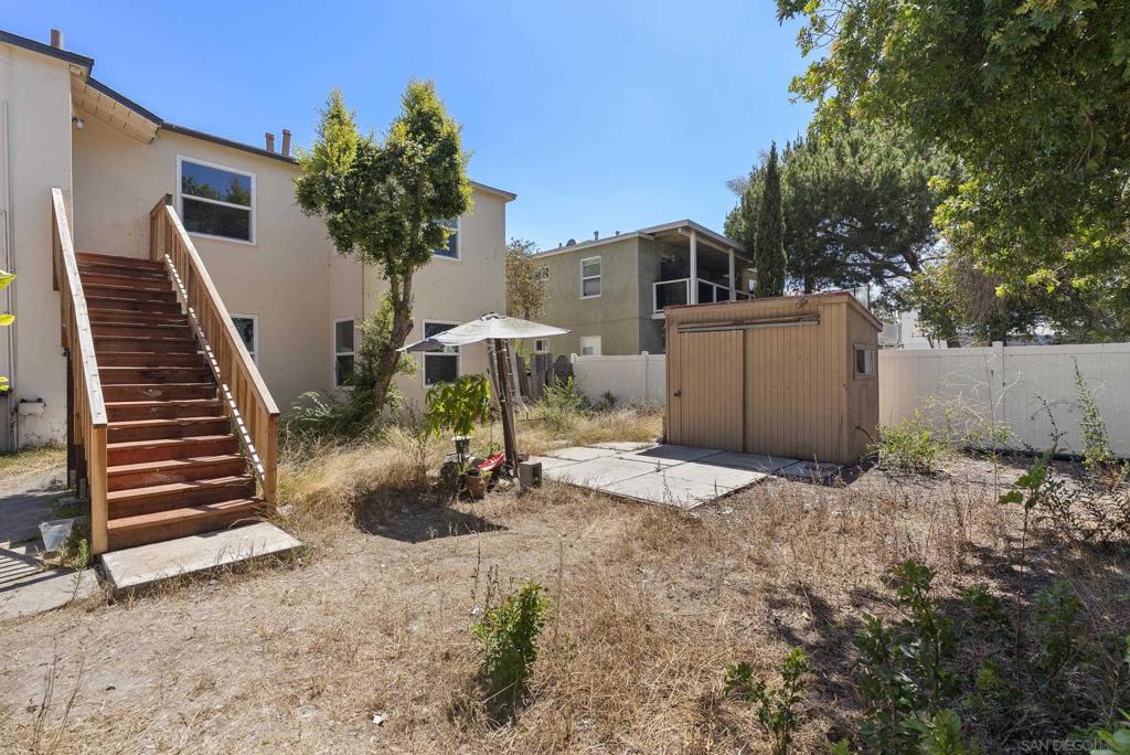 1840 42 Carmelina Property Photo 5