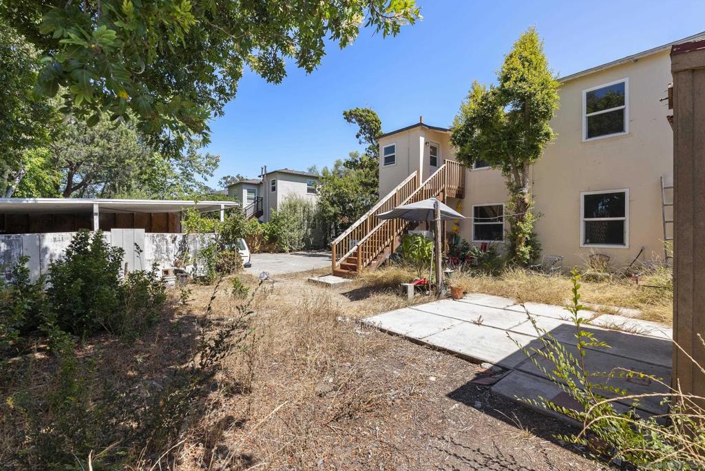 1840 42 Carmelina Property Photo 6