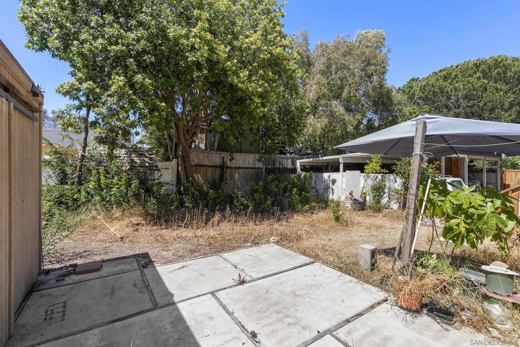 1840 42 Carmelina Property Photo 7