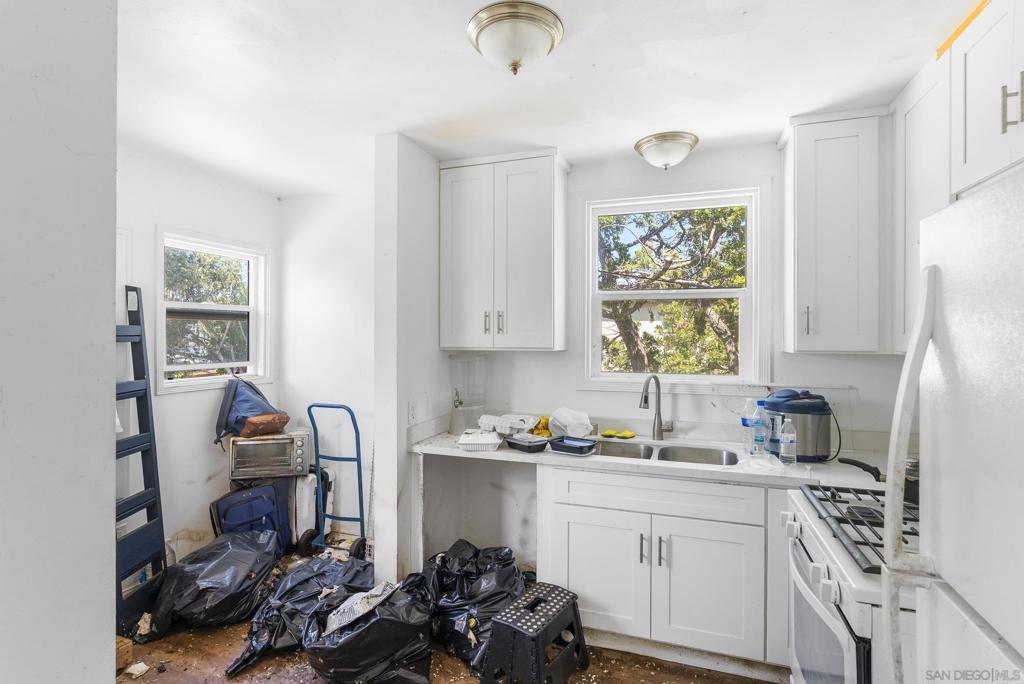 1840 42 Carmelina Property Photo 8