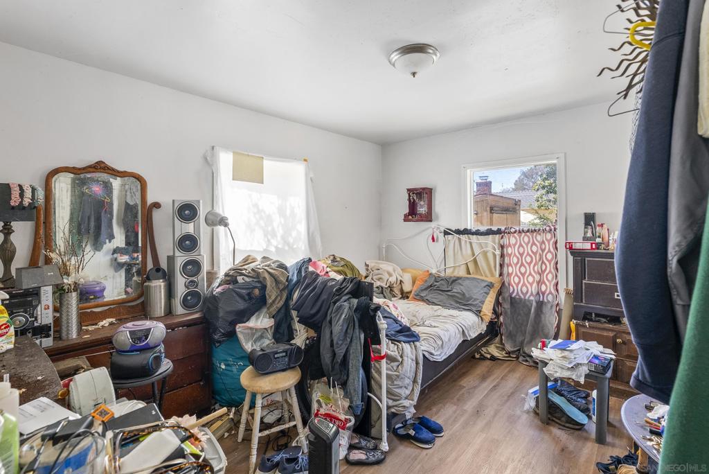 1840 42 Carmelina Property Photo 11