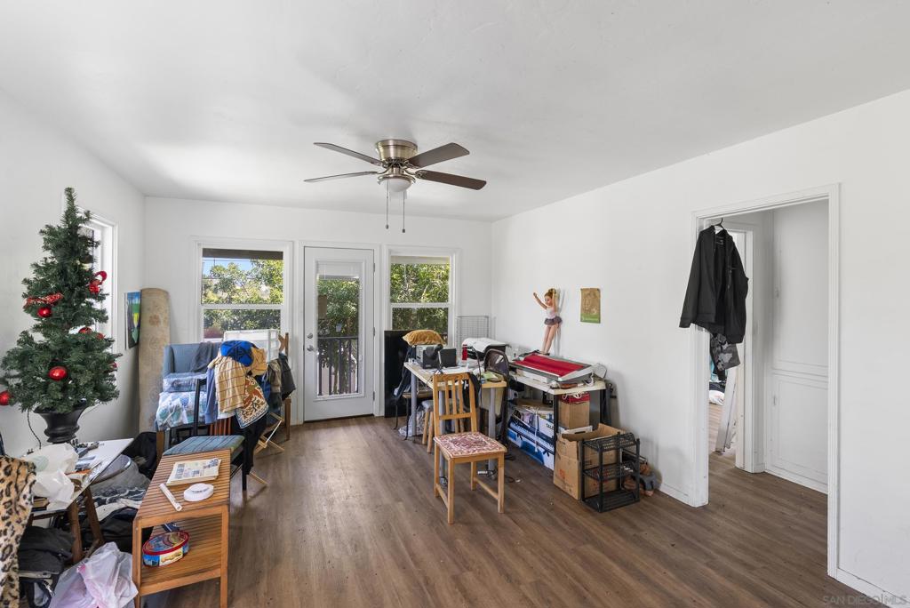1840 42 Carmelina Property Photo 13