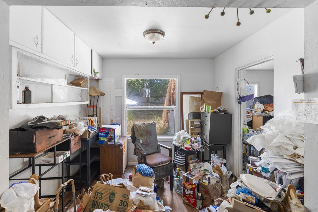 1840 42 Carmelina Property Photo 14