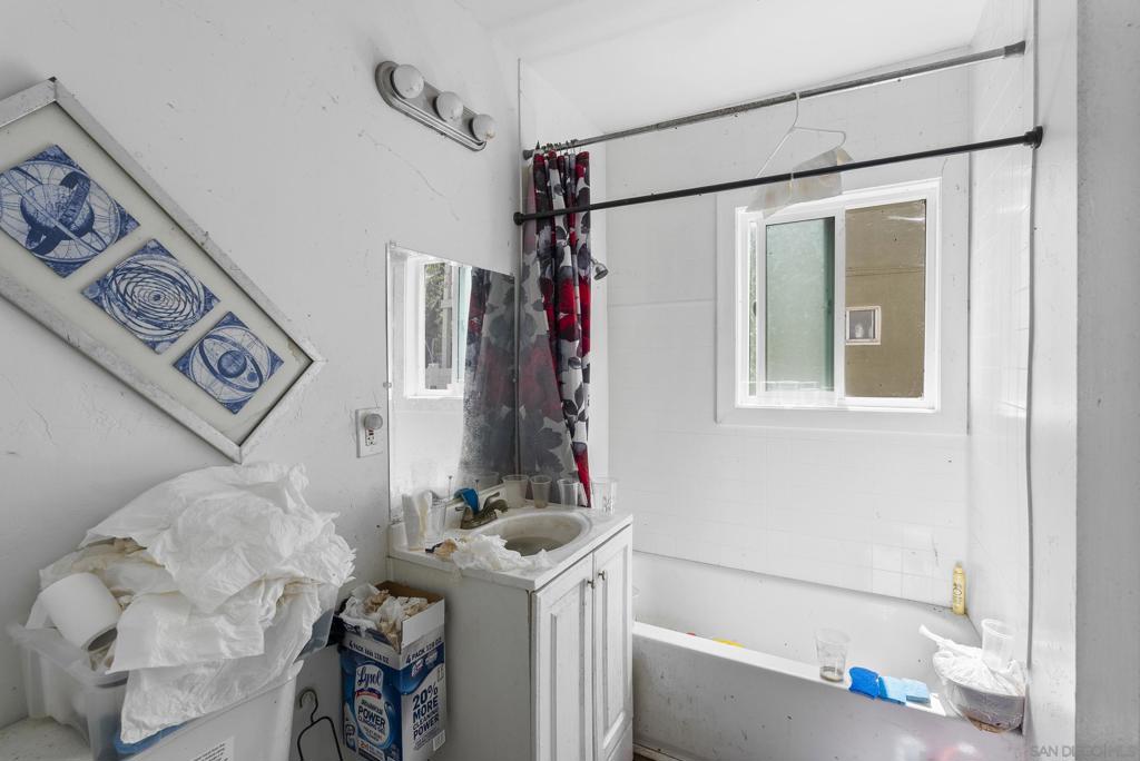 1840 42 Carmelina Property Photo 16