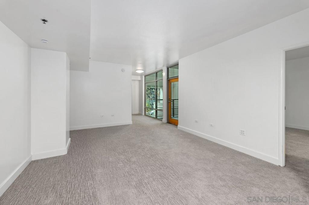 425 W Beech 204 Property Photo 8