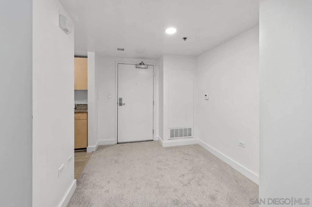 425 W Beech 204 Property Photo 15