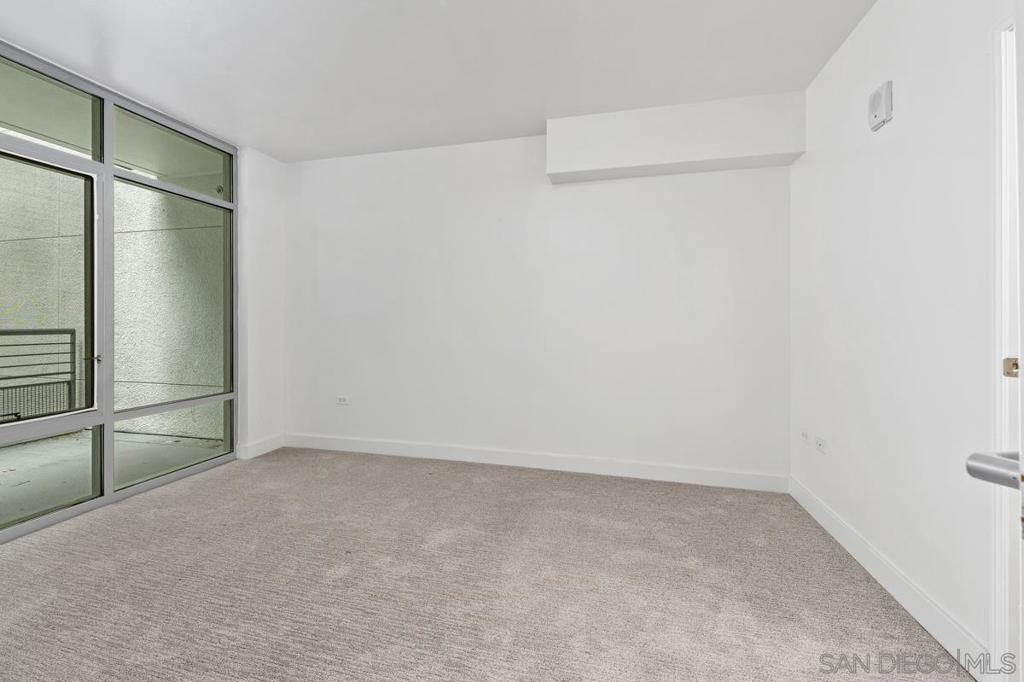 425 W Beech 204 Property Photo 16