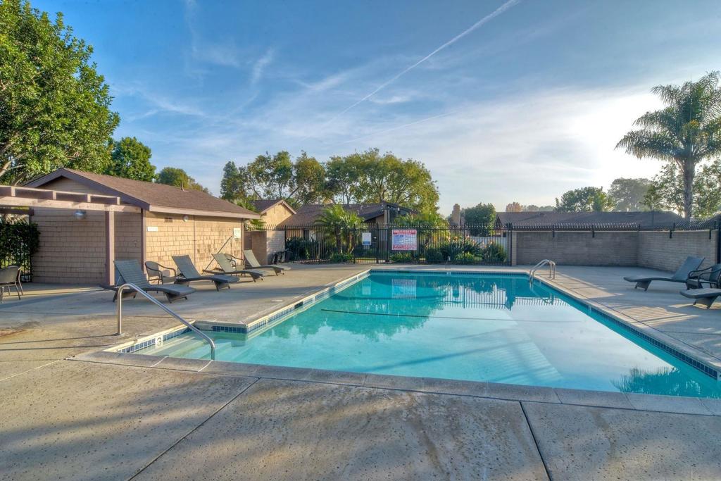 440 Parkside Dr Property Photo 35