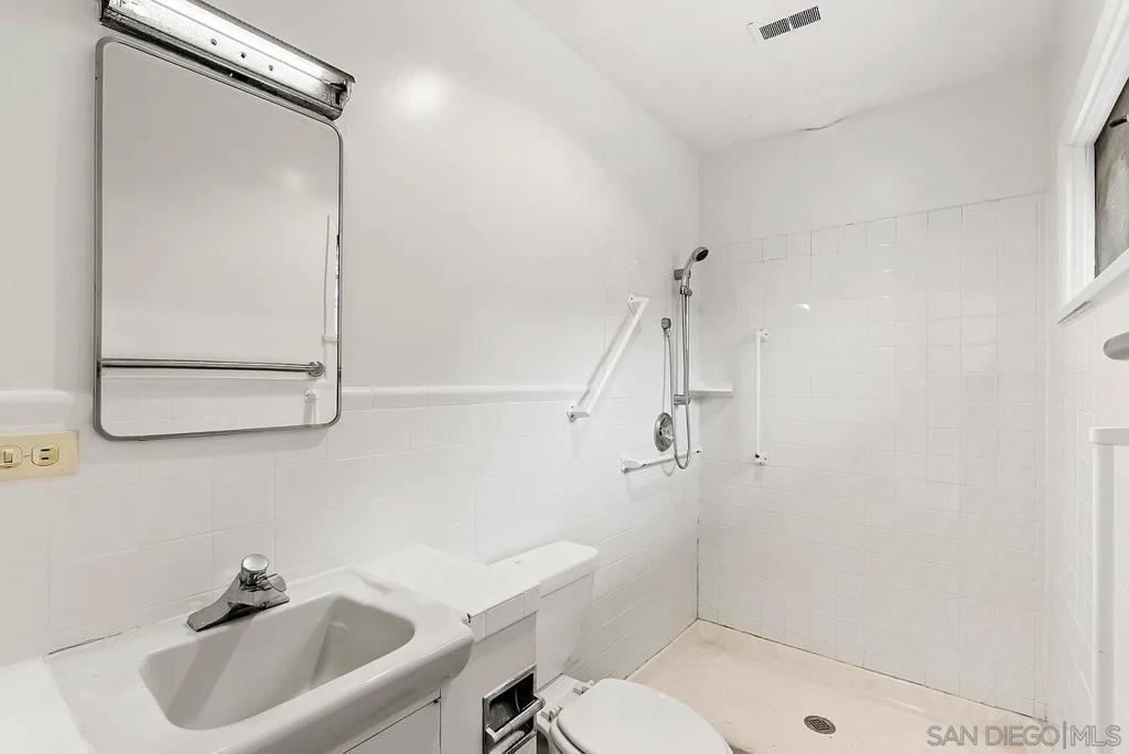 1703 Castellana Rd Property Photo 27
