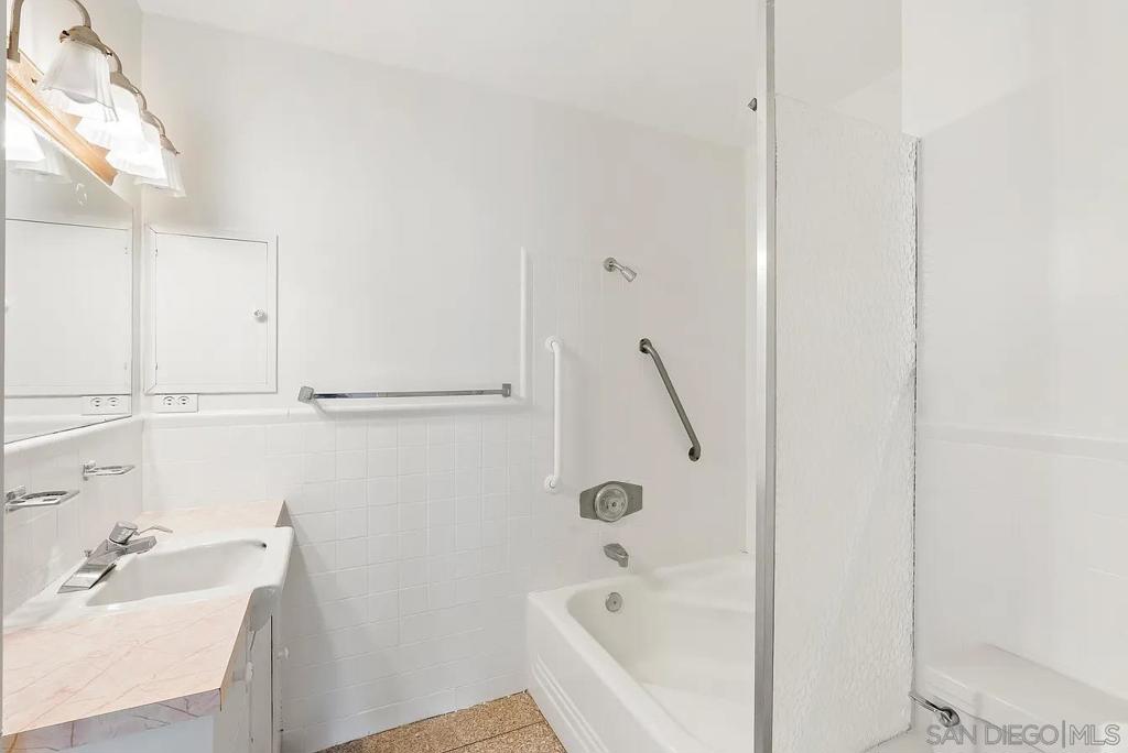 1703 Castellana Rd Property Photo 32