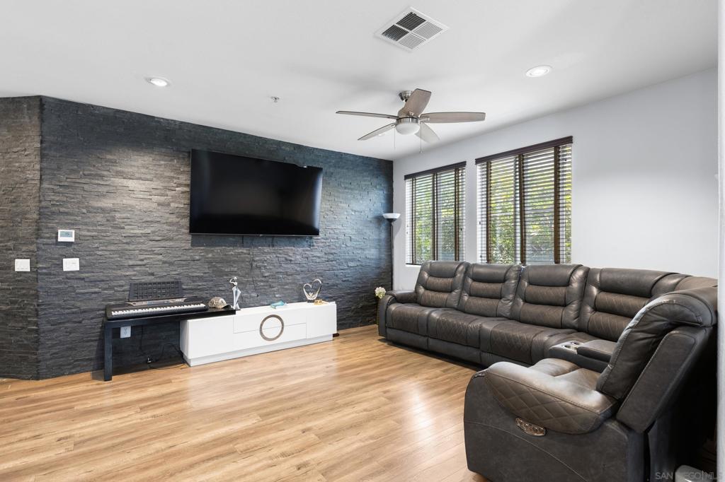 1338 Starry Way Property Photo 4