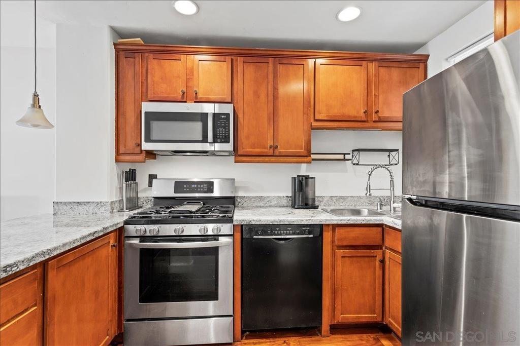 4046 Iowa St 4 Property Photo 15