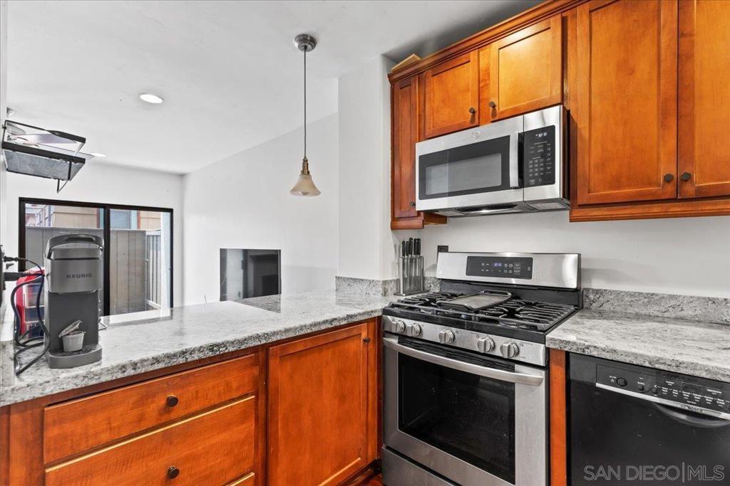 4046 Iowa St 4 Property Photo 16