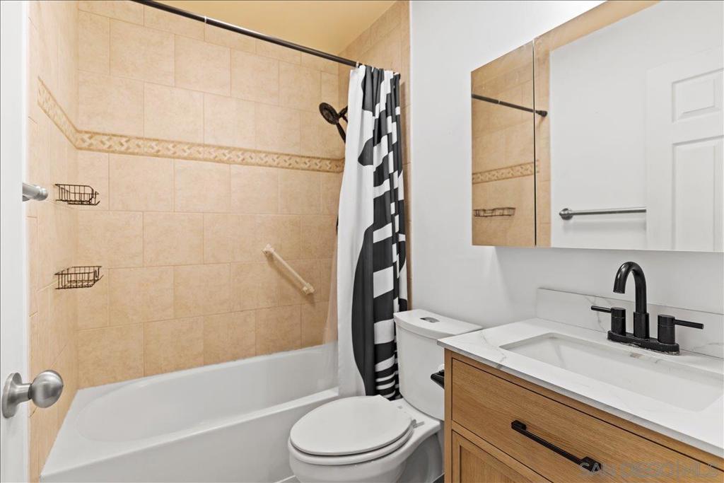 4046 Iowa St 4 Property Photo 28