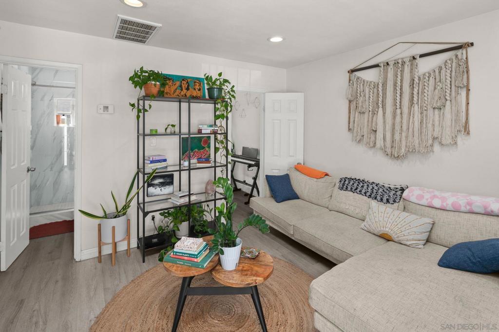 4863 Polk Ave Property Photo 3