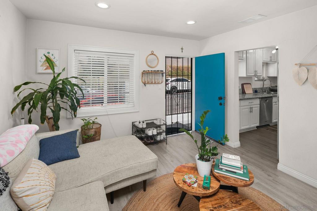4863 Polk Ave Property Photo 4