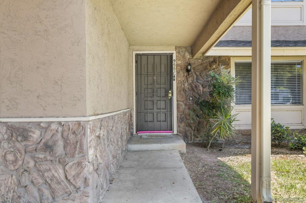 955 Amistad Pl C Property Photo 4