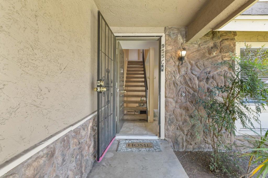 955 Amistad Pl C Property Photo 5