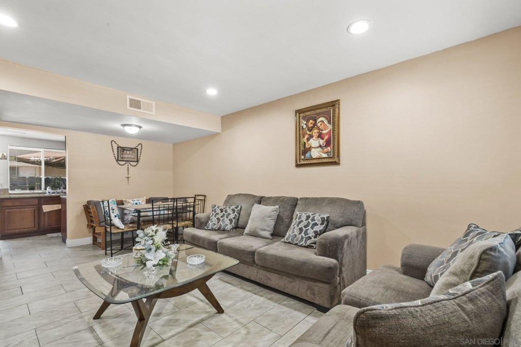 955 Amistad Pl C Property Photo 6